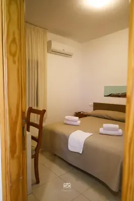 Cama o camas de una habitación en Hospedium DLJ Hostal Ben Nassar