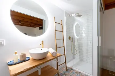 Un baño de BeHouse Alameda
