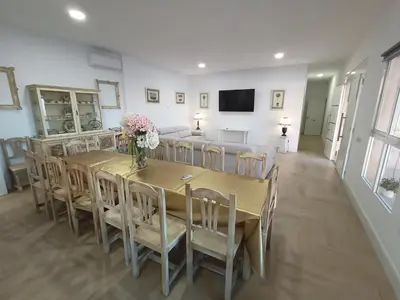 Una televisión o centro de entretenimiento en Casa FERTONIA