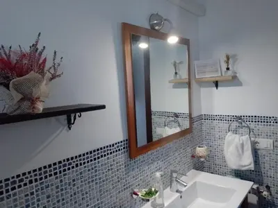 Un baño de Claustro Home Casco Histórico Córdoba