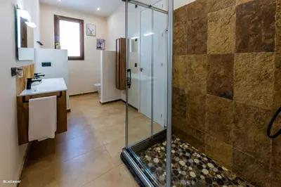 Un baño de Villa Burguillos