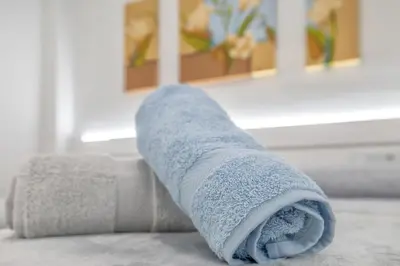 Cama o camas de una habitación en Apartamentos Haranas, parking incluido