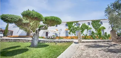 Jardín al aire libre en Cubo's El Baldio Country House - Setenil Bodegas
