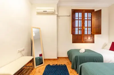 Cama o camas de una habitación en AoA Green Gardens Family House