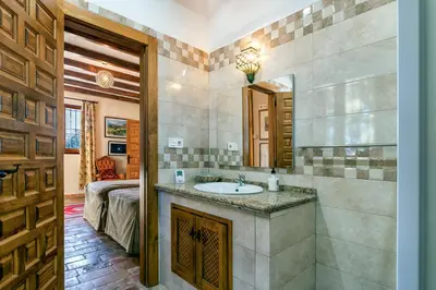 Un baño de Villa San Nicolas - private, tranquil, relaxing..