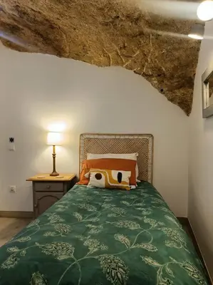 Cama o camas de una habitación en Casa Cueva La Luna