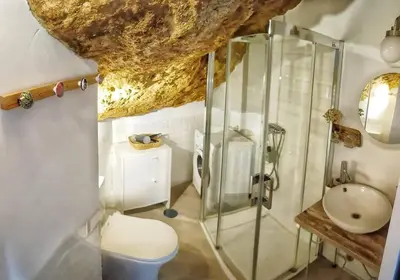 Un baño de Casa Cueva La Luna