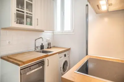 Una cocina o zona de cocina en Beautiful and bright- 1Bd 1Bth- Center