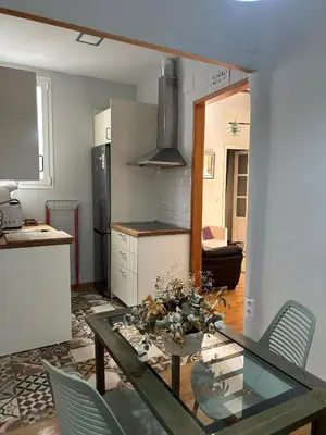 Una cocina o zona de cocina en Beautiful and bright- 1Bd 1Bth- Center