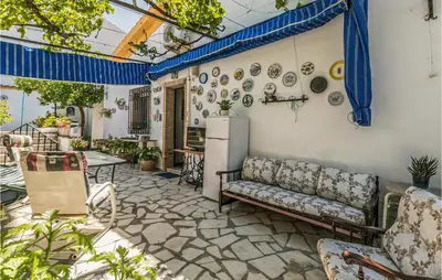 Zona de estar de Nice Home In Fuente Tojar With Wifi