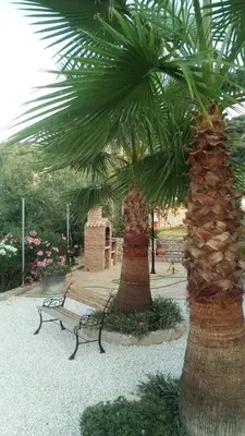 Jardín al aire libre en Las Marrojas, secluded Tudor country cottage