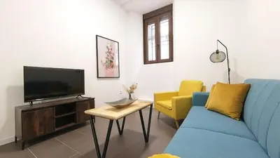 Una televisión o centro de entretenimiento en Alojamiento Los naranjos con Piscina y Parking gratuito